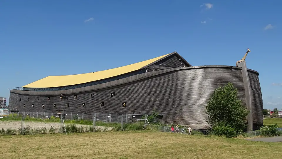 Influencia de la Arquitectura Bíblica: Del Arca de Noé al Templo de Salomón