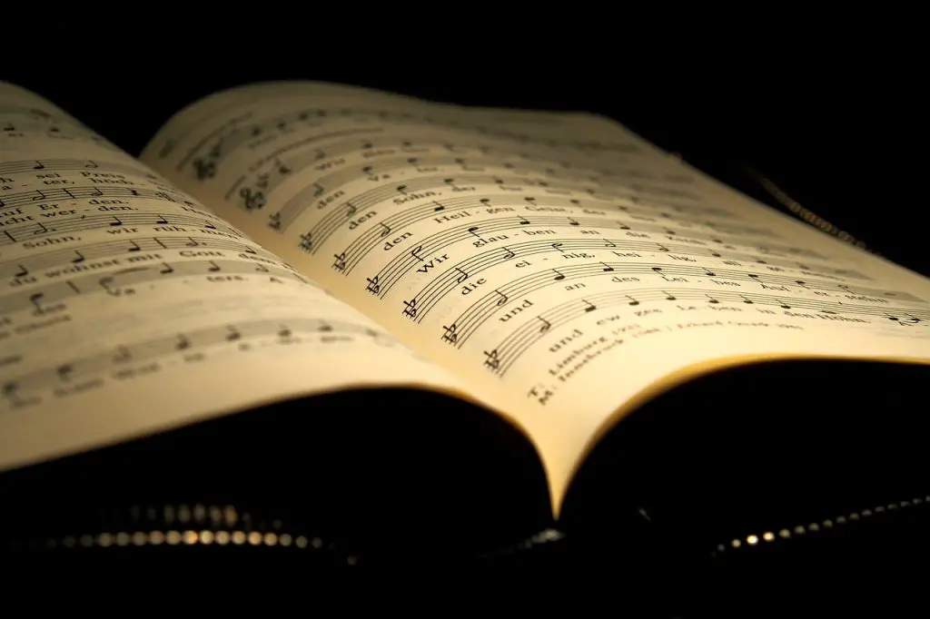 La Importancia de la Música y los Cánticos en la Tradición Bíblica